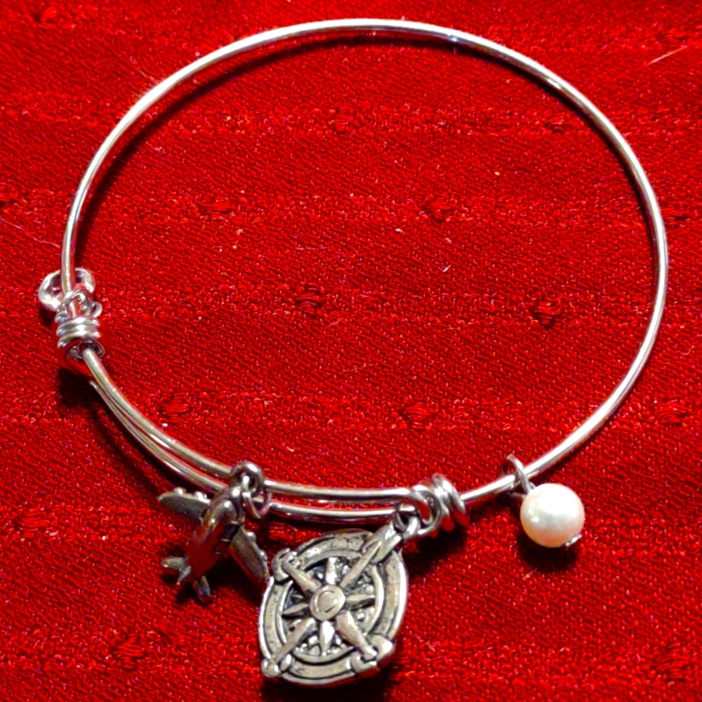 Beautiful silvertone vintage compass and airplane bracelet